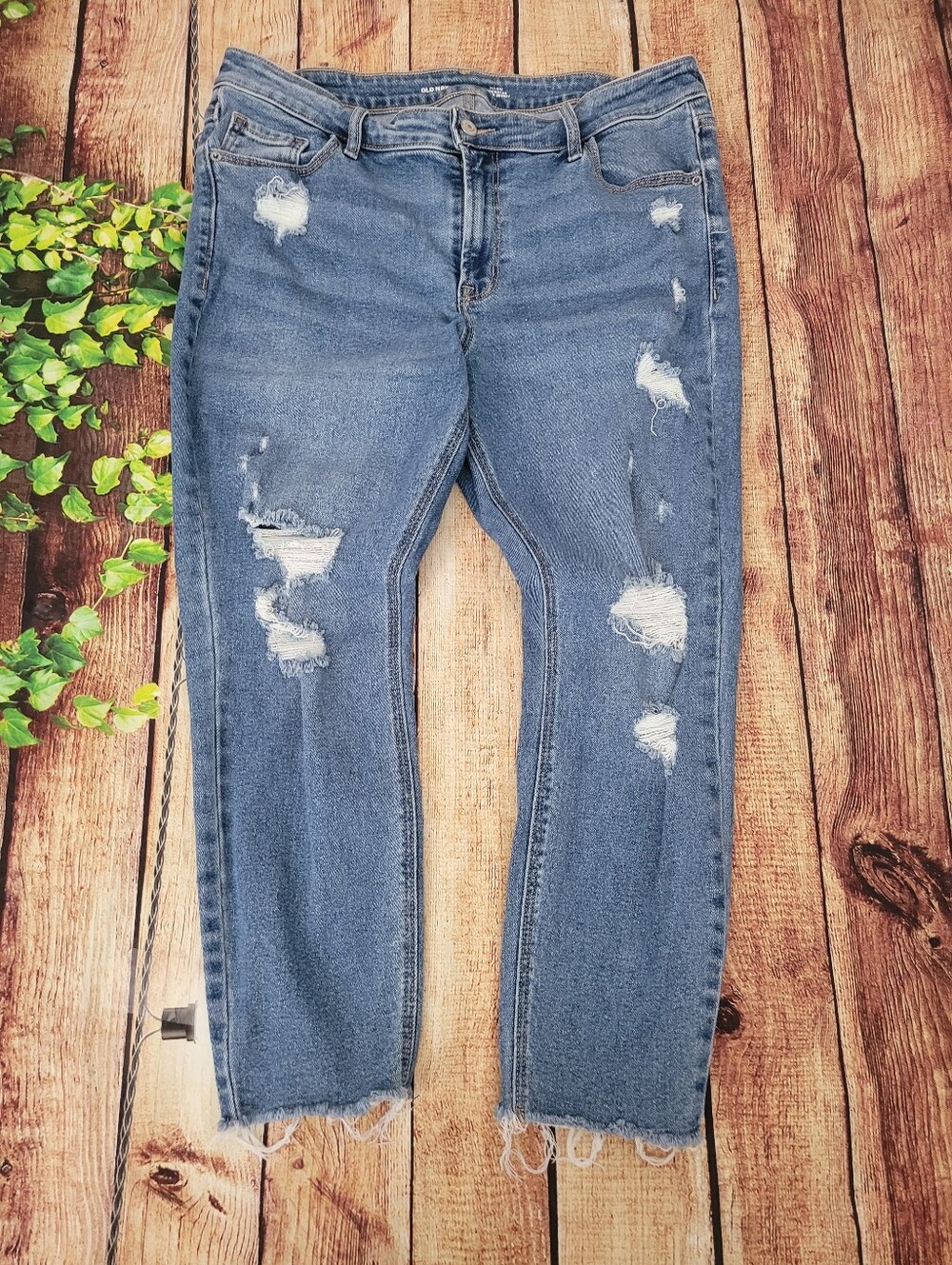 Old Navy Mid Rise Rockstar Super Skinny Ankle Distressed Jeans Size 14short